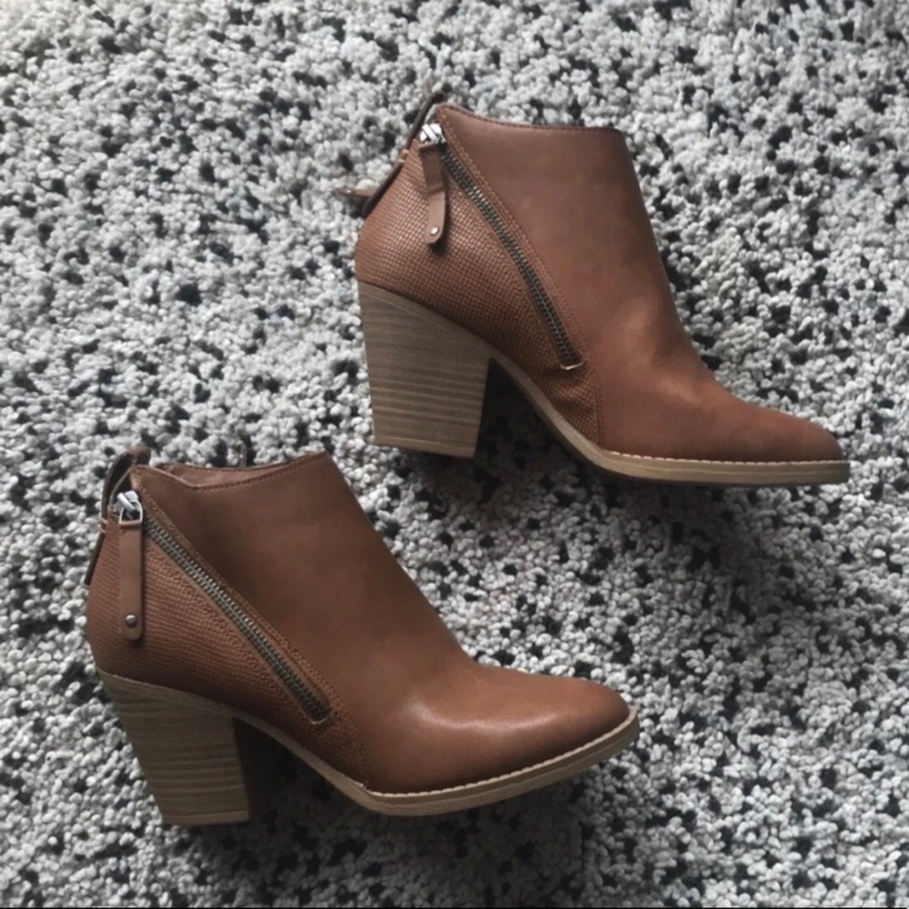 DV Target Brown Booties